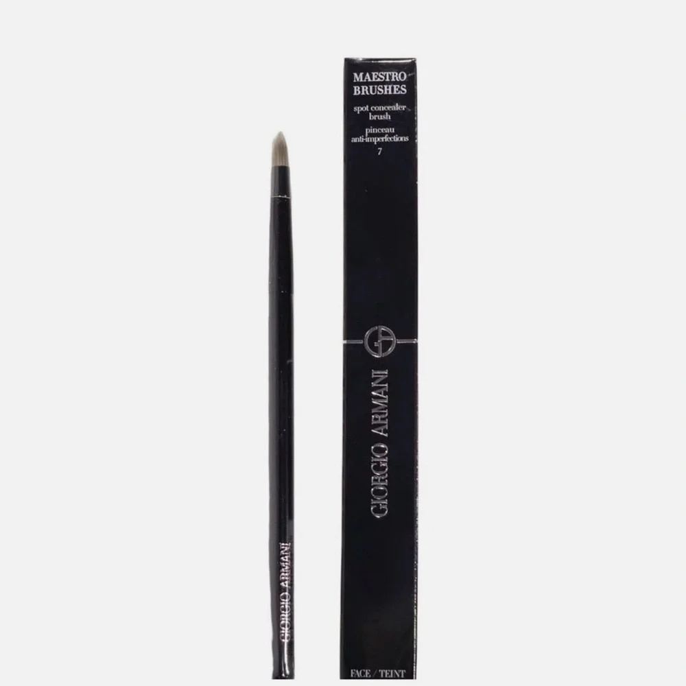 ❤️2/$25❤️ Giorgio Armani Spot Concealer Brush 7- Black